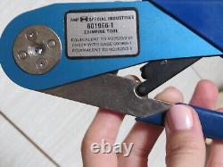 AMP Blue Hand Crimp Crimping Tool Adjustable Model 601966-1 4 Attachments READ