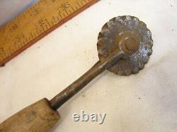 Early Primitive Blacksmith Hand Forged Iron Wheel Pie Crimper Dough Kitchen Tool