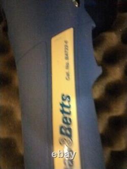 Thomas & Betts Bat 22-6 Hand Crimp Tool with 2 BATTERIES & CHARGER Rarely Used